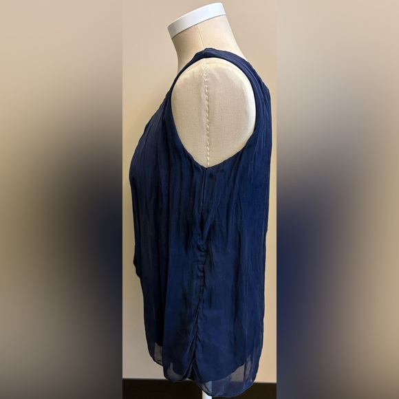 Navy Sleeveless 100% Silk drapey Women's Blouse size Medium - Picture 4 of 10
